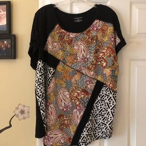 Plus size short sleeve top with design